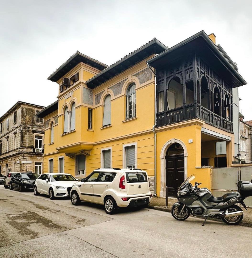 Lavender - City Room With Free Parking Pula Exterior photo