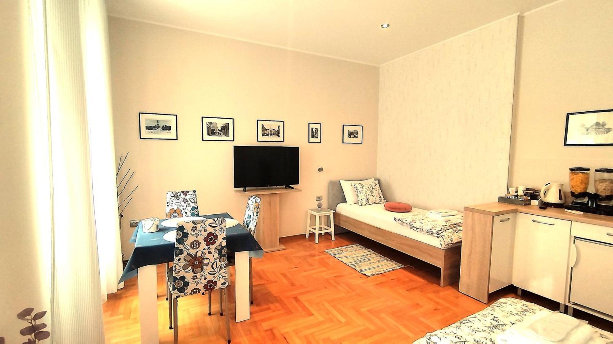 Lavender - City Room With Free Parking Pula Exterior photo