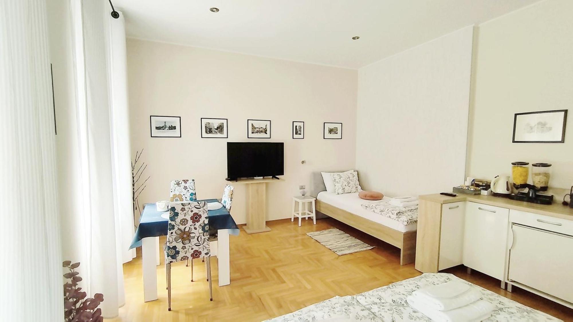 Lavender - City Room With Free Parking Pula Exterior photo