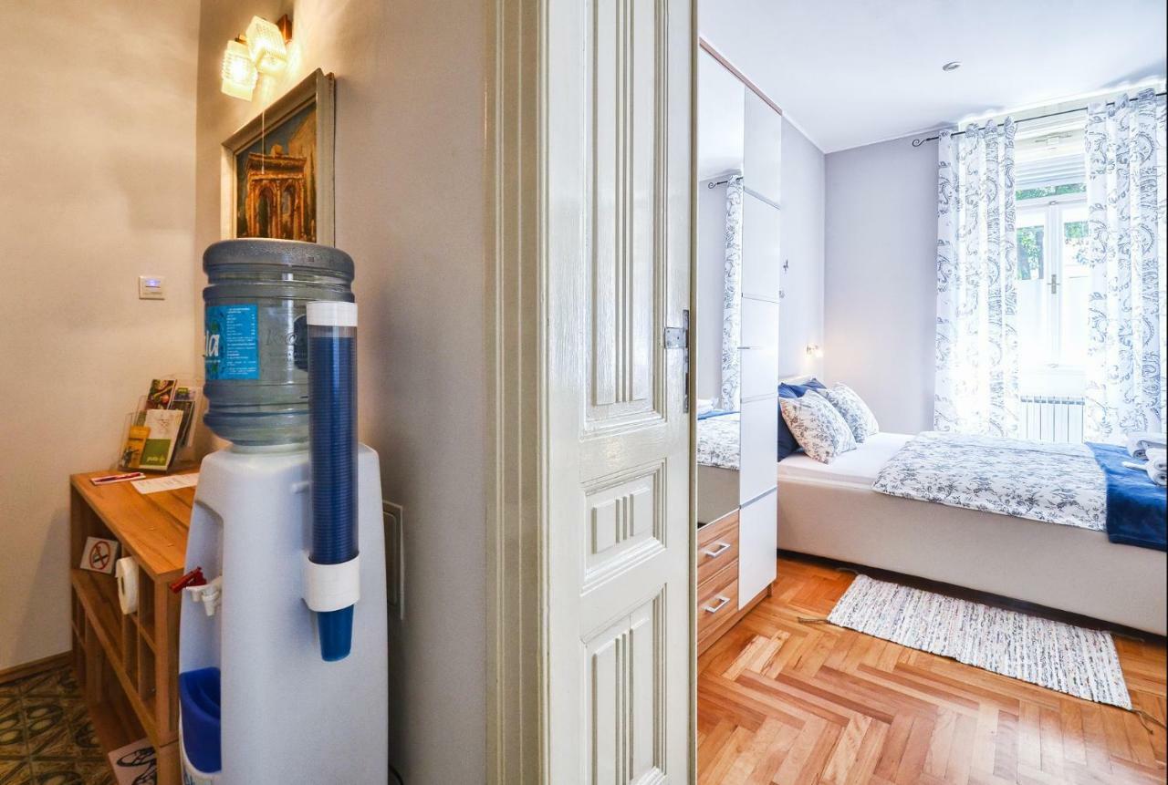 Lavender - City Room With Free Parking Pula Exterior photo