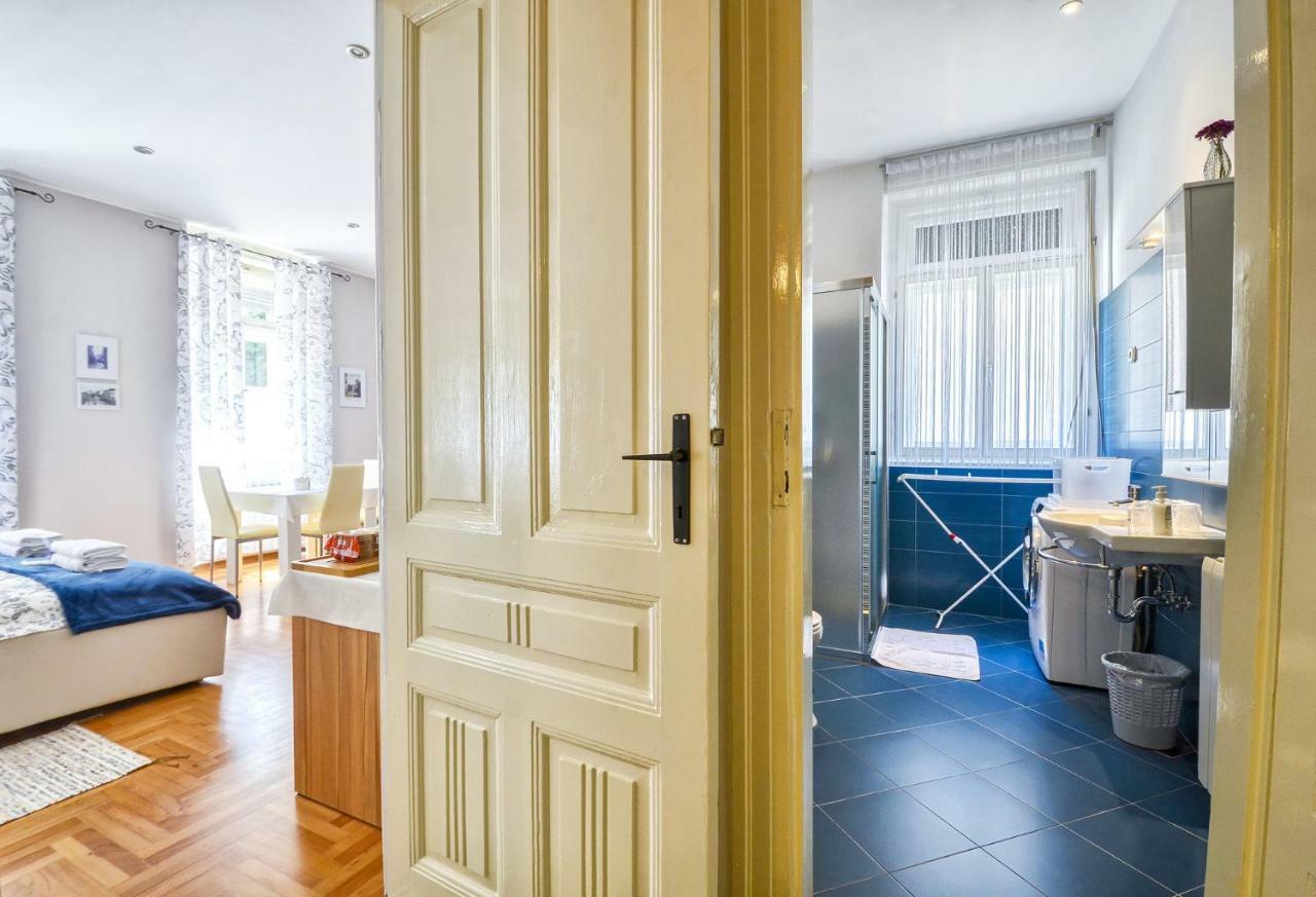 Lavender - City Room With Free Parking Pula Exterior photo